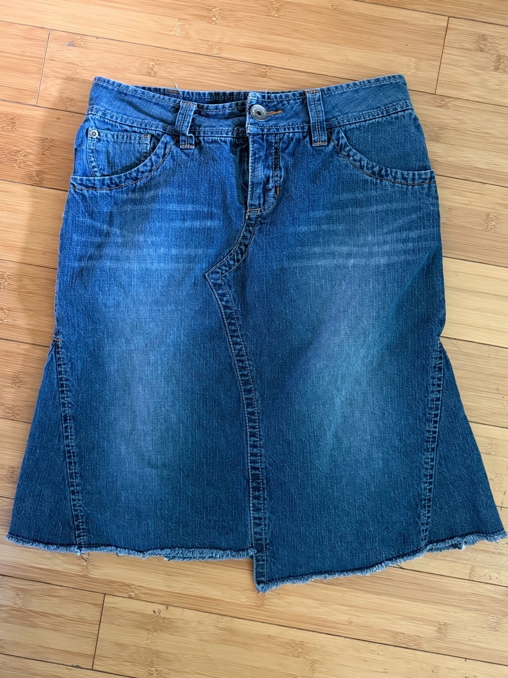 Unionbay Denim Skirt Women's Size 9 Medium Wash Embroidered Y2K Boho Raw Hem
